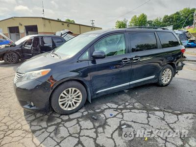 2017 TOYOTA SIENNA XLE 8-PASSENGER 5TDYZ3DC8HS849137 - główne zdjęcie licytacji z USA - miniatura