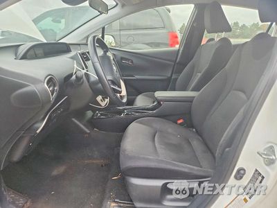 Zdjęcie 7 z 12 samochodu: 2018 TOYOTA PRIUS THREE VIN:JTDKARFU6J3065701 - miniatura