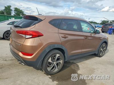 Trzecie zdjęcie samochodu z tyłu: 2016 HYUNDAI TUCSON SPORT VIN:KM8J33A20GU096109 - miniatura