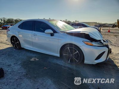 Czwarte zdjęcie samochodu z boku: 2020 TOYOTA CAMRY XSE V6 VIN:4T1KZ1AK1LU042075 - miniatura