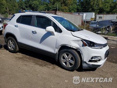 Czwarte zdjęcie samochodu z boku: 2017 CHEVROLET TRAX 1LT VIN:3GNCJPSBXHL225078 - miniatura