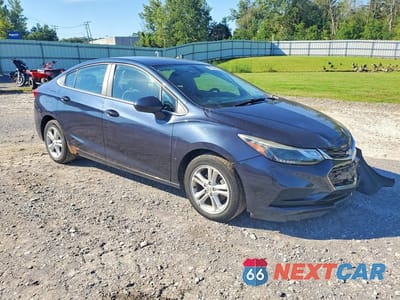 Czwarte zdjęcie samochodu z boku: 2016 CHEVROLET CRUZE LT VIN:1G1BE5SM8G7299528 - miniatura