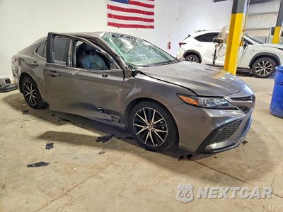 Czwarte zdjęcie samochodu z boku: 2024 TOYOTA CAMRY SE VIN:4T1G11AK0RU841108 - miniatura