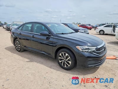 Czwarte zdjęcie samochodu z boku: 2024 VOLKSWAGEN JETTA S VIN:3VW5M7BU3RM057741 - miniatura