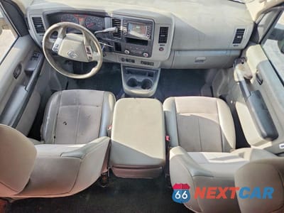 Zdjęcie 8 z 13 samochodu: 2016 NISSAN NV 2500 HD SV VIN:1N6BF0LY0GN810831 - miniatura