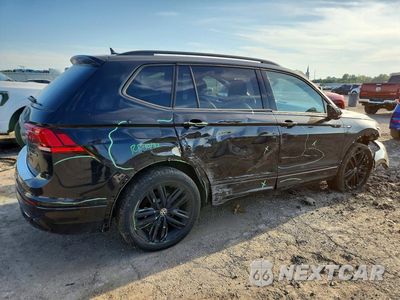Trzecie zdjęcie samochodu z tyłu: 2022 VOLKSWAGEN TIGUAN SE R-LINE BLACK VIN:3VV8B7AX8NM065394 - miniatura