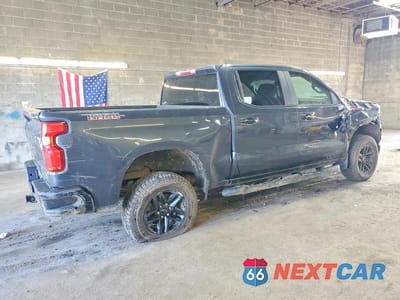 Trzecie zdjęcie samochodu z tyłu: 2021 CHEVROLET SILVERADO K1500 LT TRAIL BOSS VIN:1GCPYFED7MZ374239 - miniatura