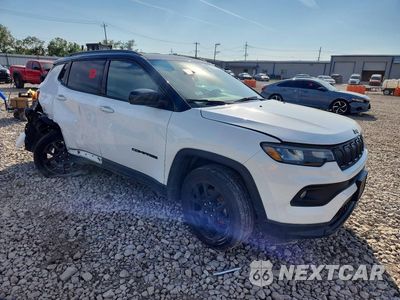 Czwarte zdjęcie samochodu z boku: 2022 JEEP COMPASS LATITUDE VIN:3C4NJDBB2NT186563 - miniatura