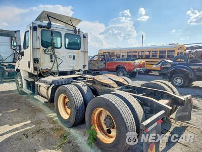 Drugie zdjęcie samochodu z przodu: 2019 FREIGHTLINER CASCADIA 113 SEMI TRUCK VIN:3AKJGBDV1KSKD0206 - miniatura