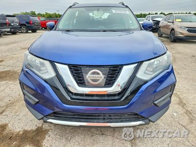 Piąte zdjęcie samochodu w środku: 2017 NISSAN ROGUE SV VIN:5N1AT2MV4HC896807 - miniatura