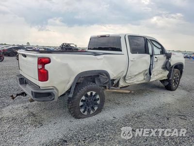 Trzecie zdjęcie samochodu z tyłu: 2021 CHEVROLET SILVERADO K2500 HEAVY DUTY LT VIN:1GC4YNE73MF255581 - miniatura