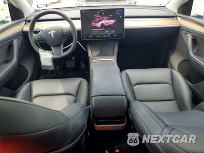 Zdjęcie 8 z 12 samochodu: 2025 TESLA MODEL Y VIN:7SAYGDED9SA352340 - miniatura