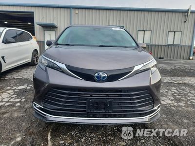 Piąte zdjęcie samochodu w środku: 2024 TOYOTA SIENNA XLE VIN:5TDYRKEC7RS186394 - miniatura
