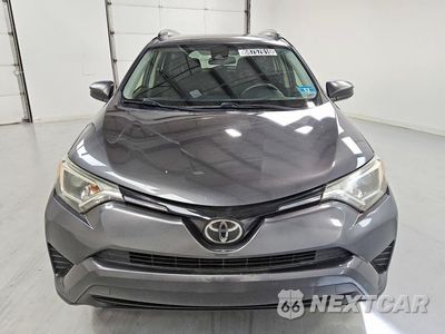 Piąte zdjęcie samochodu w środku: 2018 TOYOTA RAV4 LE VIN:JTMBFREV7JJ237919 - miniatura