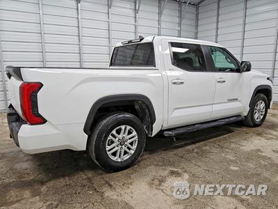 Trzecie zdjęcie samochodu z tyłu: 2025 TOYOTA TUNDRA SR5 VIN:5TFLA5AB0SX043531 - miniatura