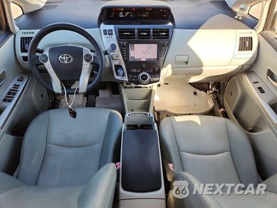 Zdjęcie 8 z 13 samochodu: 2013 TOYOTA PRIUS V FIVE VIN:JTDZN3EU9D3210395 - miniatura