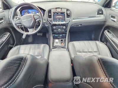 Zdjęcie 8 z 12 samochodu: 2019 CHRYSLER 300 S VIN:2C3CCABG7KH635028 - miniatura