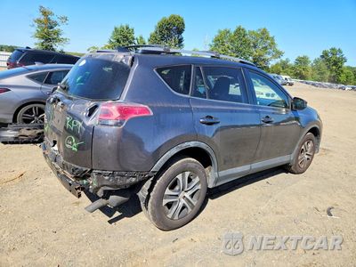 Trzecie zdjęcie samochodu z tyłu: 2017 TOYOTA RAV4 LE VIN:JTMBFREV7HJ126278 - miniatura
