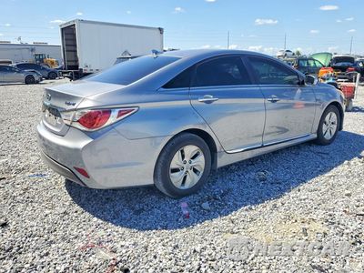 Trzecie zdjęcie samochodu z tyłu: 2015 HYUNDAI SONATA HYBRID BASE VIN:KMHEC4A42FA120144 - miniatura