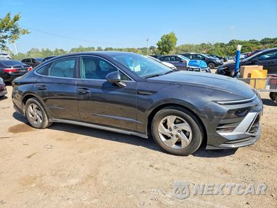 Czwarte zdjęcie samochodu z boku: 2025 HYUNDAI SONATA SE VIN:KMHL24JA7SA465342 - miniatura