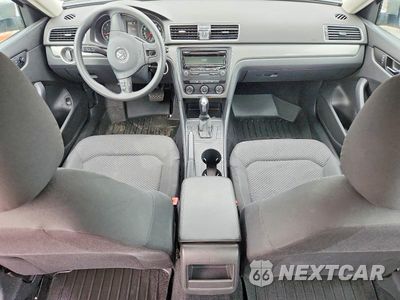 Zdjęcie 8 z 12 samochodu: 2013 VOLKSWAGEN PASSAT S VIN:1VWAP7A38DC031631 - miniatura
