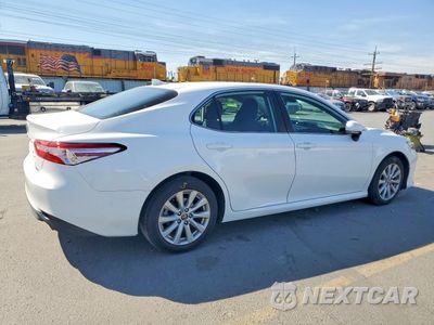Trzecie zdjęcie samochodu z tyłu: 2020 TOYOTA CAMRY LE VIN:4T1L11AK9LU995337 - miniatura