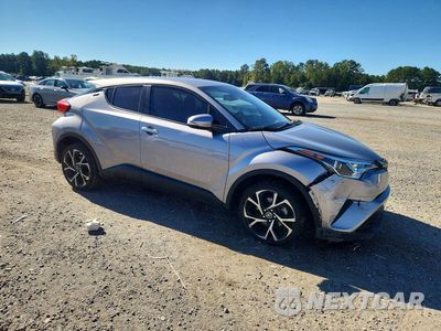 Czwarte zdjęcie samochodu z boku: 2018 TOYOTA C-HR XLE PREMIUM VIN:NMTKHMBX3JR047457 - miniatura
