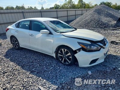 Czwarte zdjęcie samochodu z boku: 2016 NISSAN ALTIMA 2.5 SR VIN:1N4AL3AP7GC274979 - miniatura