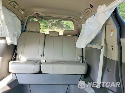 Zdjęcie 10 z 13 samochodu: 2019 TOYOTA SIENNA XLE 8-PASSENGER VIN:5TDYZ3DC6KS011759 - miniatura