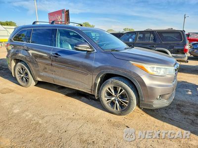 Czwarte zdjęcie samochodu z boku: 2016 TOYOTA HIGHLANDER XLE VIN:5TDJKRFH9GS351593 - miniatura