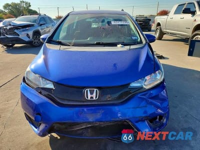 Piąte zdjęcie samochodu w środku: 2015 HONDA FIT LX VIN:3HGGK5H51FM718637 - miniatura