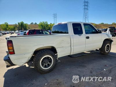 Trzecie zdjęcie samochodu z tyłu: 2002 CHEVROLET SILVERADO C1500 VIN:2GCEC19V821192163 - miniatura