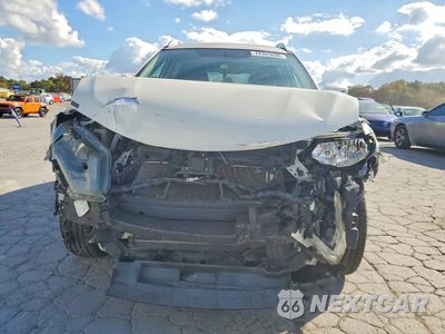 Piąte zdjęcie samochodu w środku: 2017 NISSAN ROGUE SV VIN:KNMAT2MV2HP571408 - miniatura