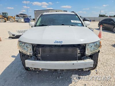 Piąte zdjęcie samochodu w środku: 2014 JEEP COMPASS LATITUDE VIN:1C4NJCEA5ED890517 - miniatura