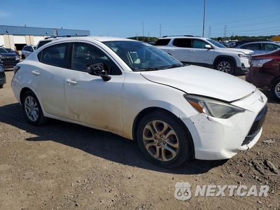 Czwarte zdjęcie samochodu z boku: 2018 TOYOTA YARIS IA BASE VIN:3MYDLBYV5JY324574 - miniatura