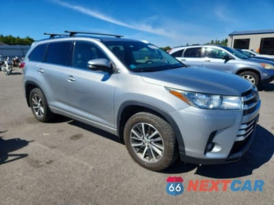 Czwarte zdjęcie samochodu z boku: 2018 TOYOTA HIGHLANDER XLE VIN:5TDJZRFH6JS856364 - miniatura
