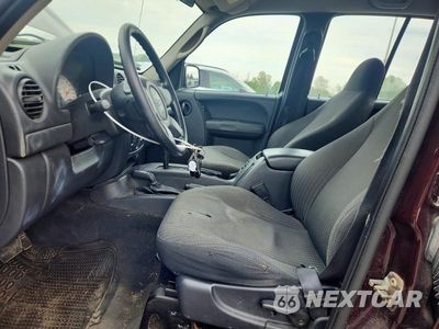 Zdjęcie 7 z 13 samochodu: 2004 JEEP LIBERTY SPORT VIN:1J4GL48K14W157777 - miniatura