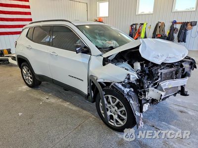 Czwarte zdjęcie samochodu z boku: 2023 JEEP COMPASS LATITUDE LUX VIN:3C4NJDFN9PT533393 - miniatura