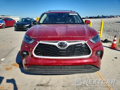 Piąte zdjęcie samochodu w środku: 2022 TOYOTA HIGHLANDER XLE VIN:5TDGZRBH1NS589916 - miniatura