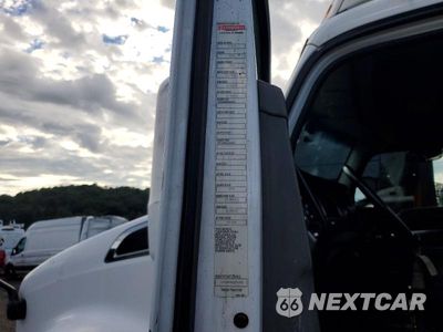 Zdjęcie 12 z 13 samochodu: 2016 KENWORTH T680 SEMI TRUCK VIN:1XKYA48X8GJ496408 - miniatura