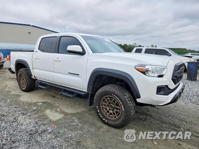 Czwarte zdjęcie samochodu z boku: 2023 TOYOTA TACOMA TRAIL SPECIAL EDITION VIN:3TMCZ5AN1PM606909 - miniatura