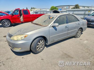 2005 TOYOTA CAMRY XLE 4T1BE32K05U985213 - główne zdjęcie licytacji z USA - miniatura