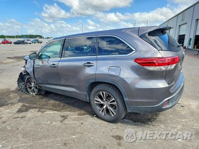 Drugie zdjęcie samochodu z przodu: 2018 TOYOTA HIGHLANDER LE VIN:5TDZZRFHXJS243649 - miniatura