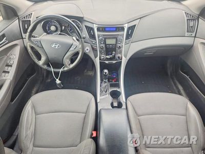 Zdjęcie 8 z 12 samochodu: 2011 HYUNDAI SONATA SE VIN:5NPEC4AC4BH036454 - miniatura