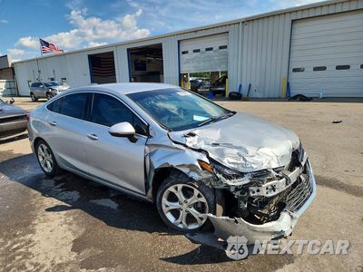 Czwarte zdjęcie samochodu z boku: 2017 CHEVROLET CRUZE PREMIER VIN:1G1BF5SM7H7230148 - miniatura