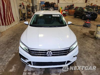 Piąte zdjęcie samochodu w środku: 2017 VOLKSWAGEN PASSAT R-LINE VIN:1VWDT7A31HC085321 - miniatura