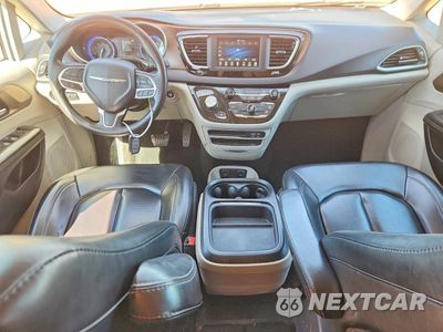 Zdjęcie 8 z 13 samochodu: 2020 CHRYSLER VOYAGER LXI VIN:2C4RC1DG2LR172570 - miniatura