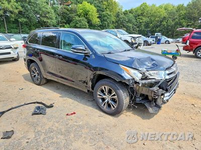 Czwarte zdjęcie samochodu z boku: 2018 TOYOTA HIGHLANDER LE VIN:5TDZZRFH5JS238021 - miniatura