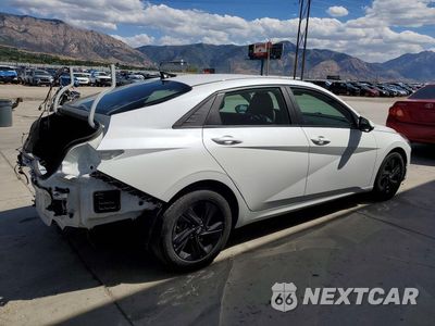 Trzecie zdjęcie samochodu z tyłu: 2022 HYUNDAI ELANTRA SEL VIN:5NPLM4AG6NH057883 - miniatura