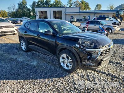 Czwarte zdjęcie samochodu z boku: 2025 CHEVROLET TRAX LS VIN:KL77LFEP8SC047323 - miniatura